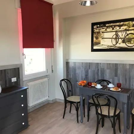 Garbini Fiera Apartament *